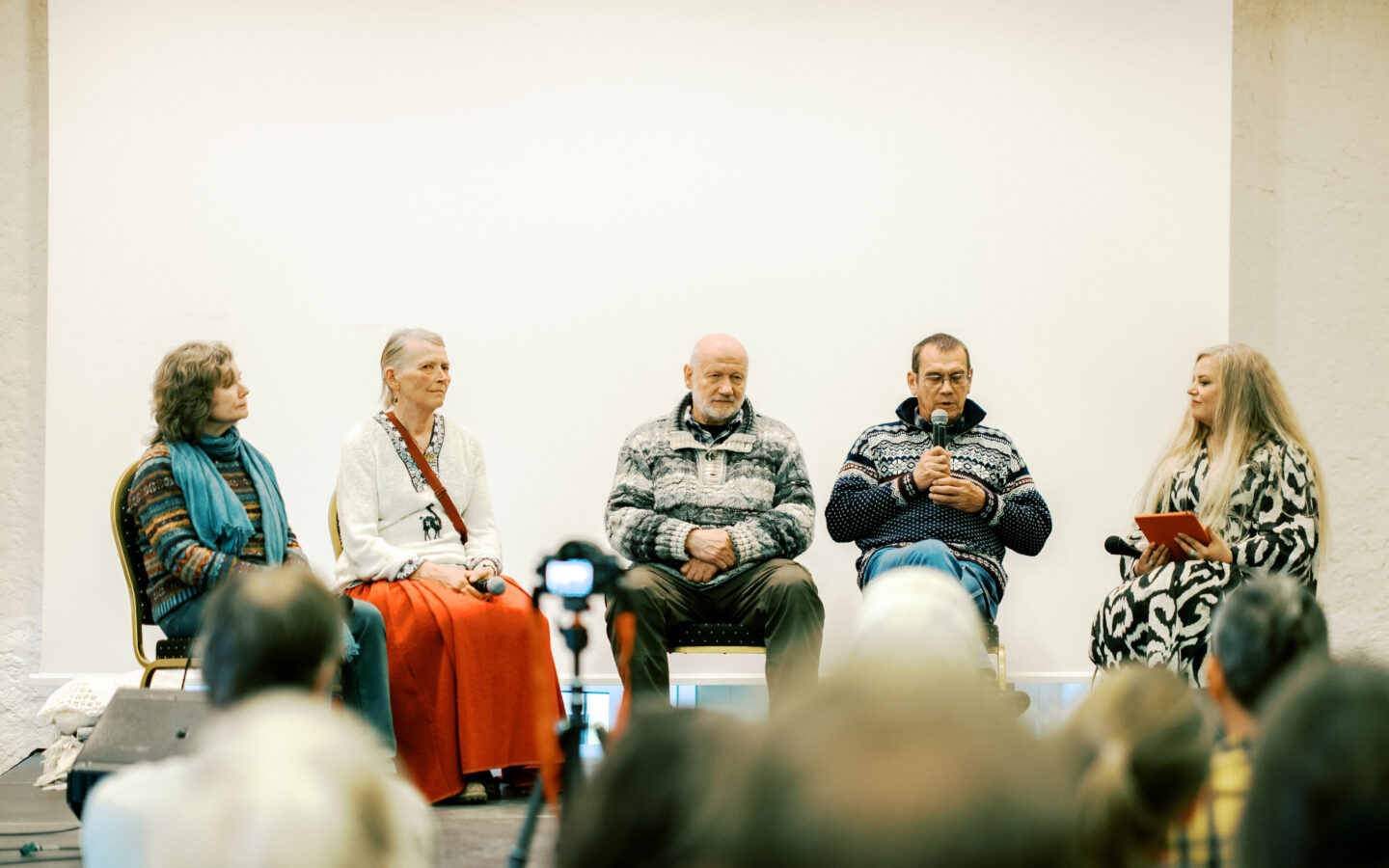 Kaido Kama, Doris Kareva, Mercedes Merimaa ja Hendrik Relve esivanemate vestlusringis